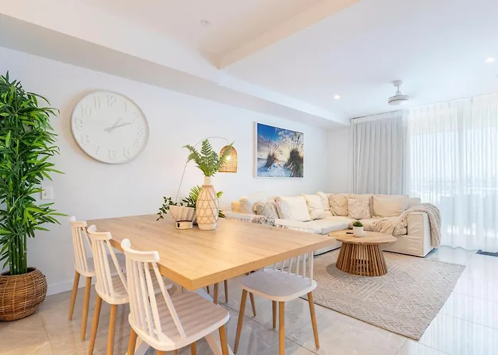 Oceanus Oasis At Bokarina Beach -Stunning Modern Coastal Apartment