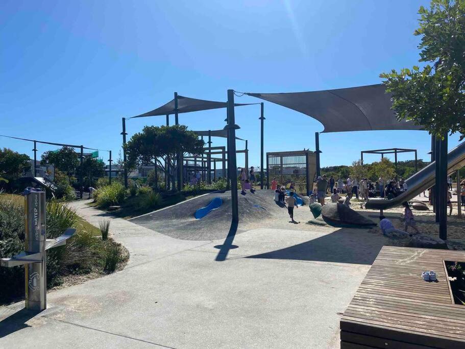 Oceanus Oasis At Bokarina -stunning Modern Coastal Kawana Waters
